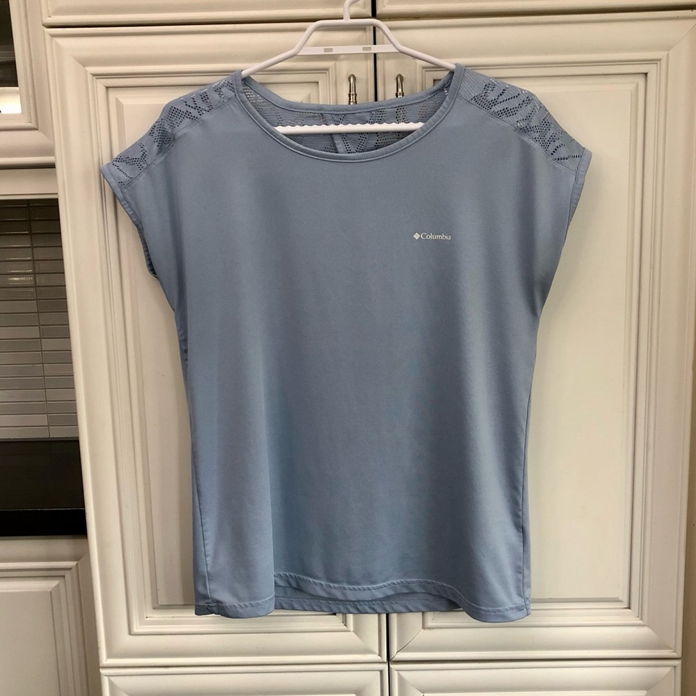 Columbia women’s t-shirt with back lacey accent